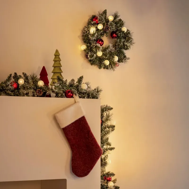Kedvezmény Karácsonyi girland piros-fehér 270 cm LED-del és időzítővel - Jack