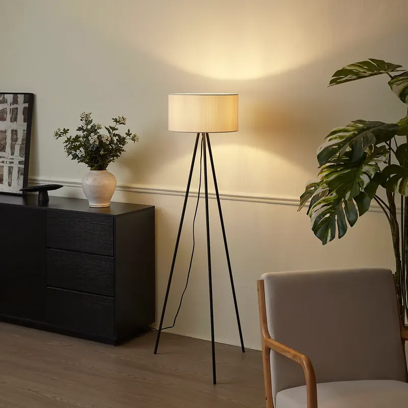 Rendeld meg most Modern, háromlábú állólámpa fehér bársonyernyővel - Luz