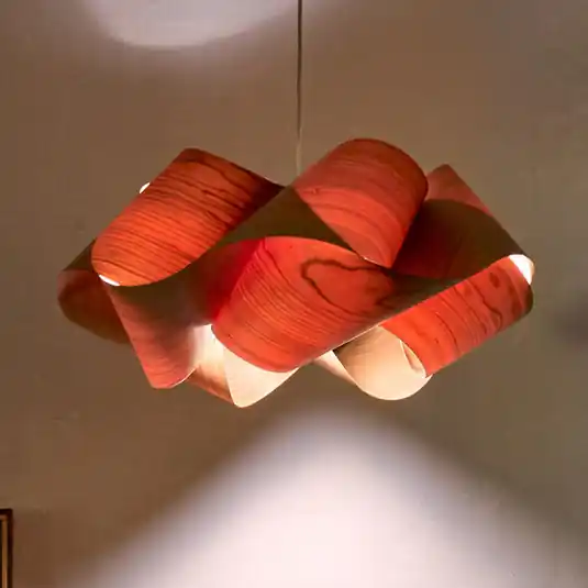 LZF Swirl lógó lámpa, cseresznyefából/nikkel színű, Ø 54 cm fa Biztonságos fizetés