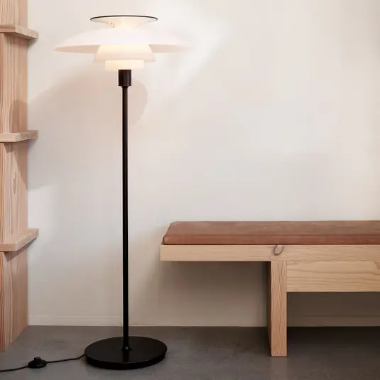 Louis Poulsen PH 80 állólámpa, fehér/fekete Kiárusítás