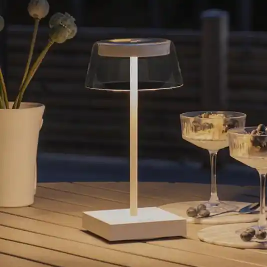 Biztonságos fizetés LED asztali lámpa Scilla USB-vel, fehér