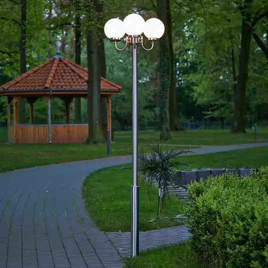 Olcsó Lindby Samuel kültéri lámpa, 218 cm, 3-lámpás, gömb, E27, IP44