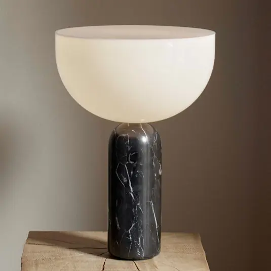 Csak ma New Works Kizu Small asztali lámpa, fekete