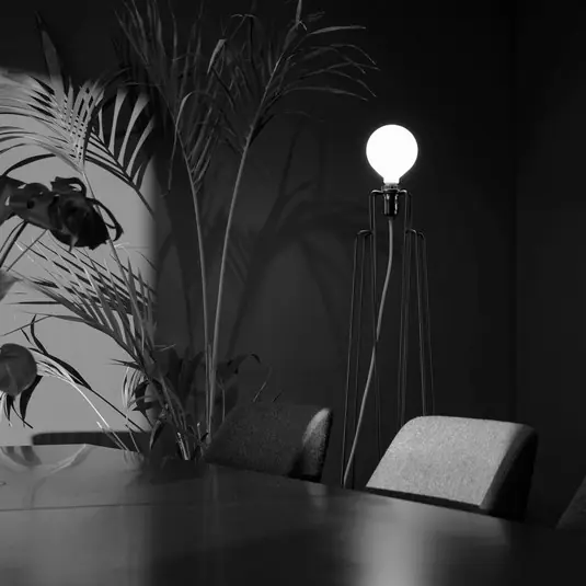 Vedd meg online GRUPA Model M1 LED állólámpa fekete, kábel fehér
