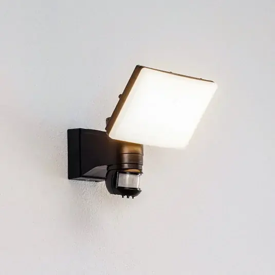 Azonnal elérhető Prios LED kültéri fali reflektor Avayah, mozgásérzékelő, IP44