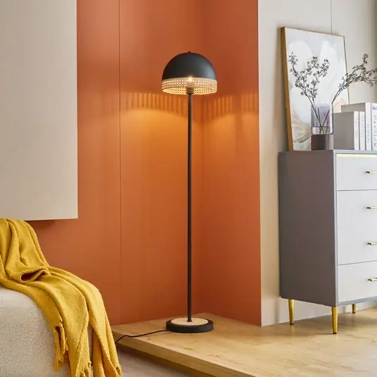 Lindby Lonnaris álló lámpa, rattan, fekete Akció