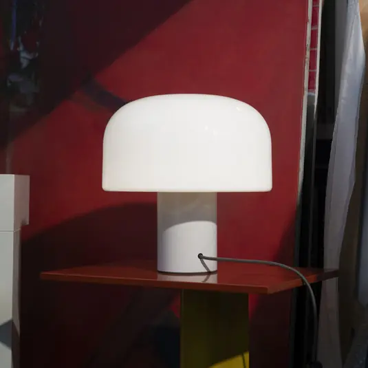 FLOS Bellhop üveg T asztali lámpa, fehér, magasság 34 cm, fényerőszabályzóval Nézd meg most