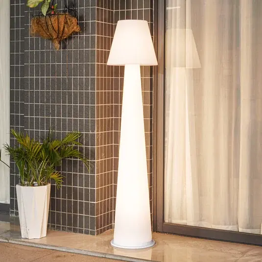 Különleges ajánlat Lucande LED-es újratölthető teraszvilágítás Gauri, fehér, 153 cm, IP44