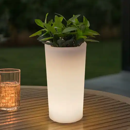 Nézd meg most Lindby LED-es újratölthető virágváza Florista, RGB, IP54, Ø 12cm, fehér
