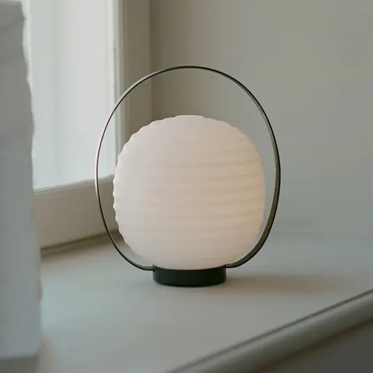 New Works LED-es újratölthető asztali lámpa Lantern, fehér, üveg, Korlátozott ajánlat