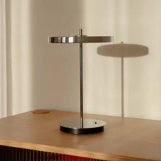 UMAGE LED-es újratölthető asztali lámpa Asteria Move, polírozott acél, 31 cm Kedvezményes ár